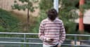 Inclinar o pescoço no celular: 4 ajustes para aliviar o impacto