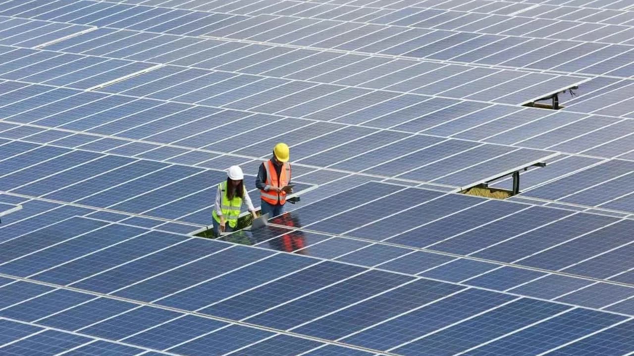 Entenda o recorde chinês de 28,04% em célula solar tandem