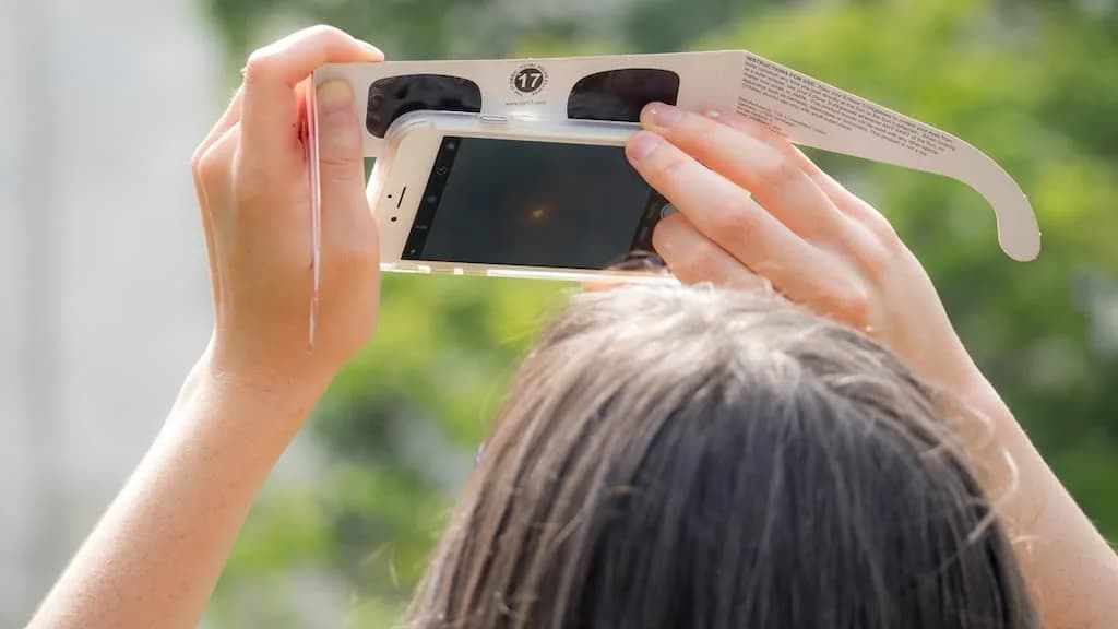 Como Fotografar o Eclipse Solar Sem Danificar o Smartphone