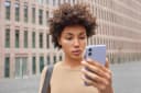 Como tirar o celular do silencioso com SMS: iPhone e Samsung