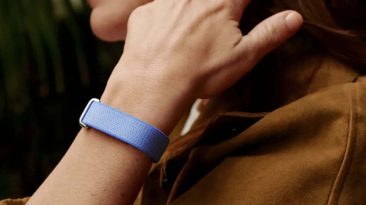 Fitbit Air: vale a pena comprar a pulseira sem tela em 2026?