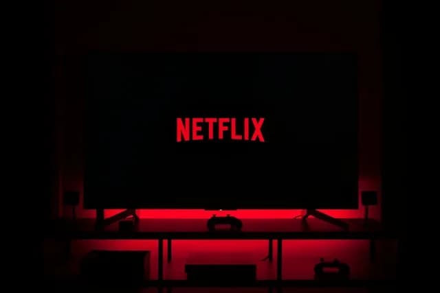 Netflix fica mais cara: veja preços e como economizar